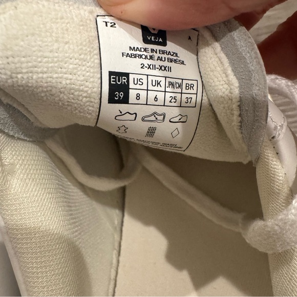 Veja V-12 White Navy Red Lace Up Leather Sneakers - Picture 8 of 9